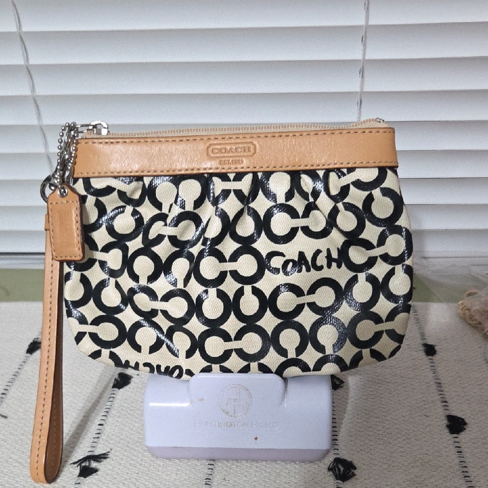 Coach Black and Cream Patterned Wristlet Leah Pop Art Wrislet
